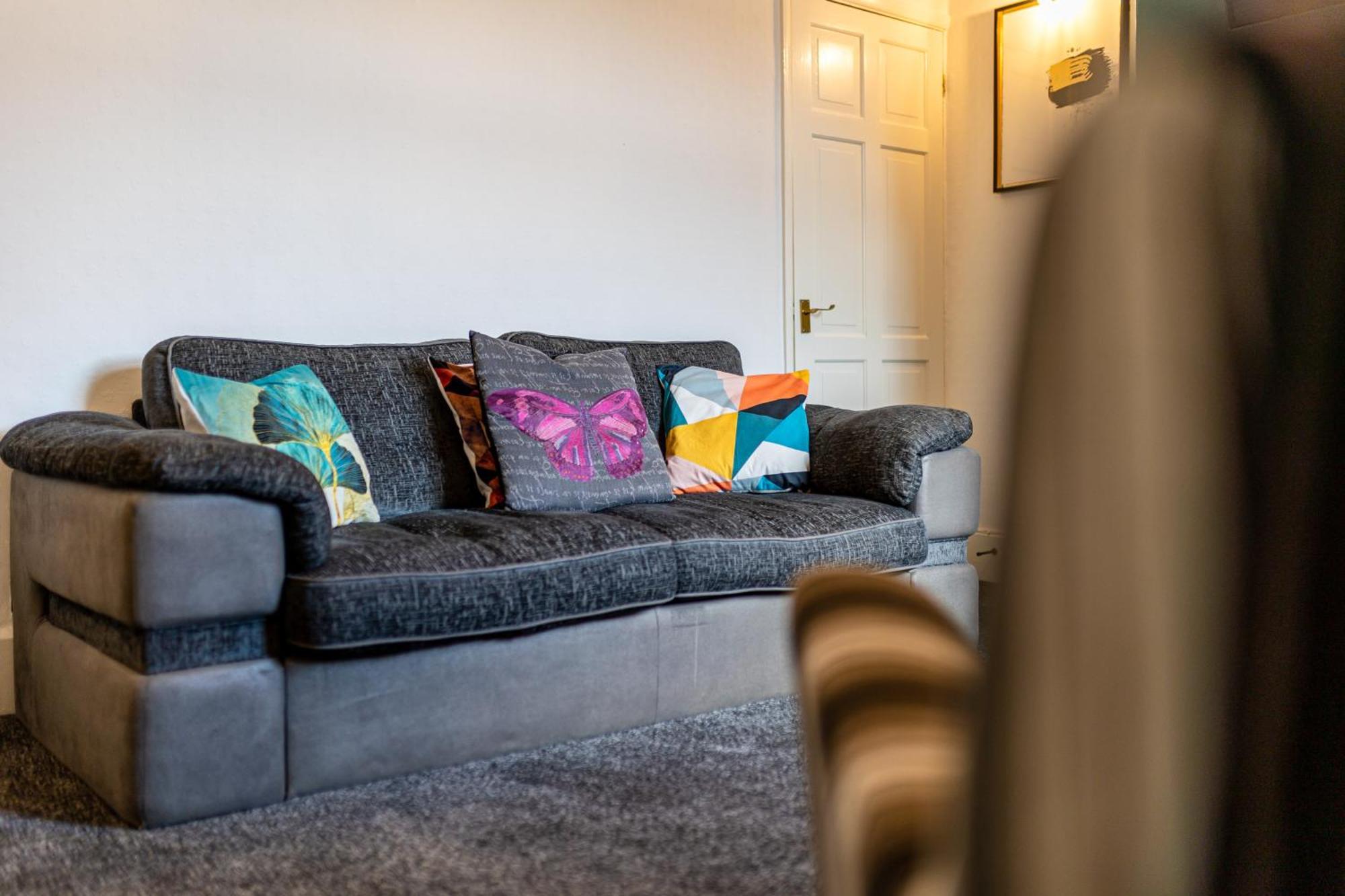 Coronation House By Yourstays - 3 Bedroom House In Newcastle-Under-Lyme Stoke-on-Trent Exterior foto